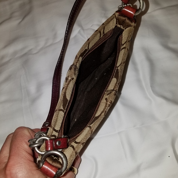 COACH WRISTLET - Picture 2 of 5